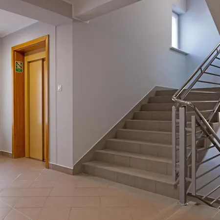 Dom Studencki Komenik מלון *