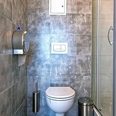 Dom Studencki Komenik Hotel *
