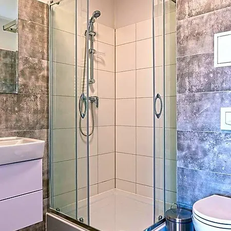 Hotel Dom Studencki Komenik *