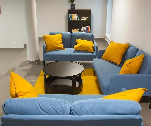 Dom Studencki Komenik * Лешно