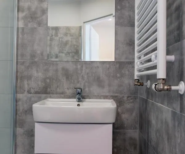 Dom Studencki Komenik Отель Лешно