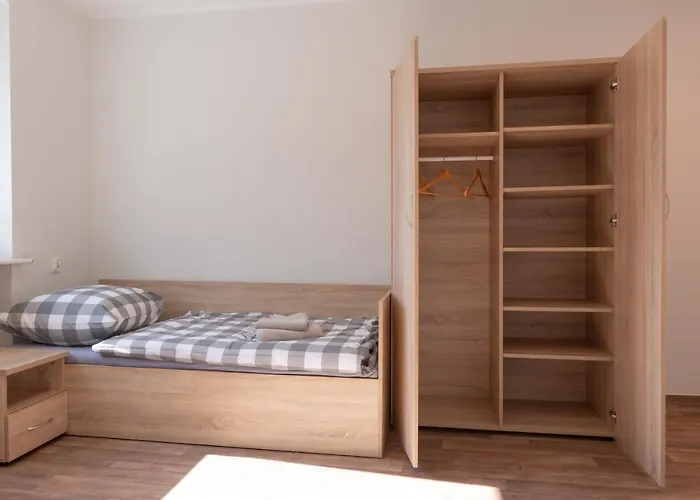 Отель Dom Studencki Komenik