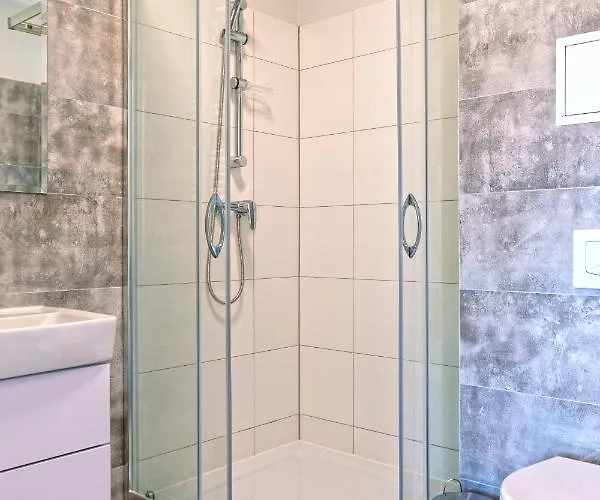 Dom Studencki Komenik Отель Лешно