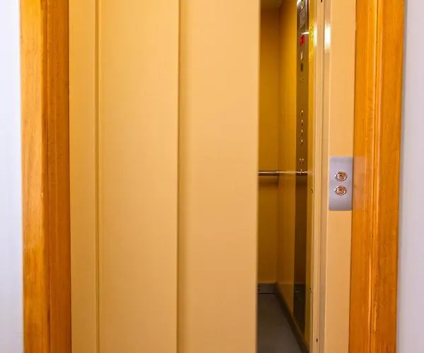 Dom Studencki Komenik * Лешно