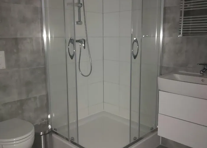 Dom Studencki Komenik * Лешно