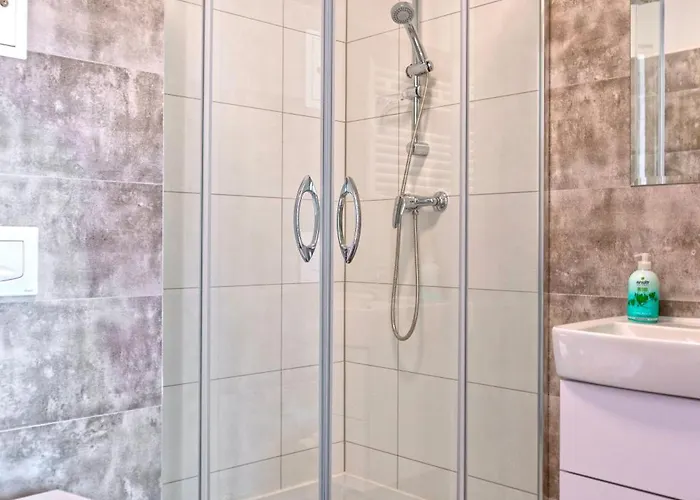 Dom Studencki Komenik * Лешно