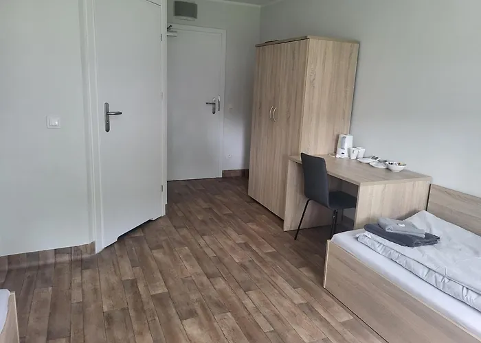 Dom Studencki Komenik Отель Лешно